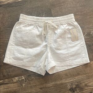 Universal Thread Women's Elastic Waist White Cargo Shorts Size M